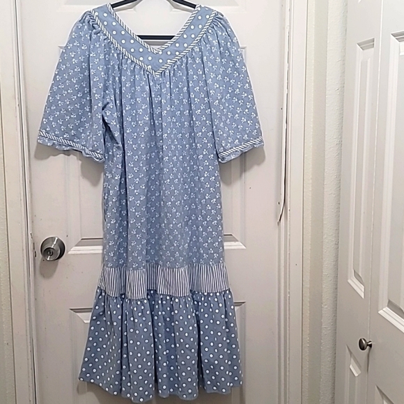 VINTAGE TWO POTATO GRANNY CORE WIDE SLEEVE FLORAL DOT AND STRAP PRINT BLUE SZ 2X - Picture 3 of 9